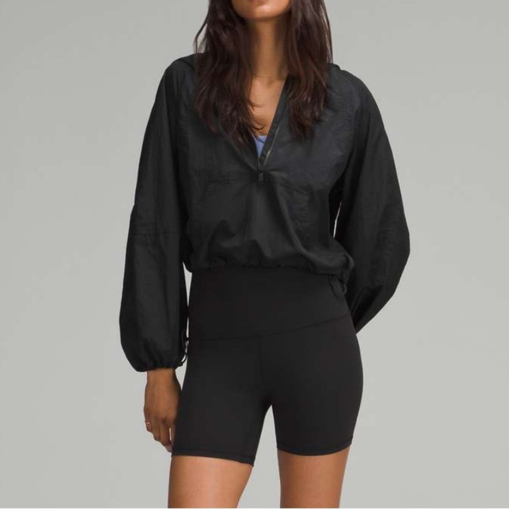 NWOT 128 Lululemon Scuba Cropped Anorak
Black